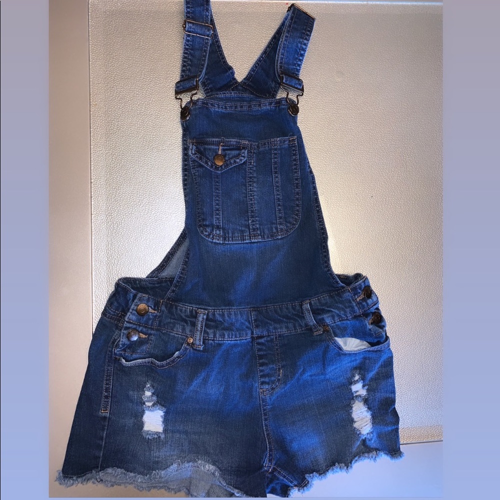 buttoned overalls